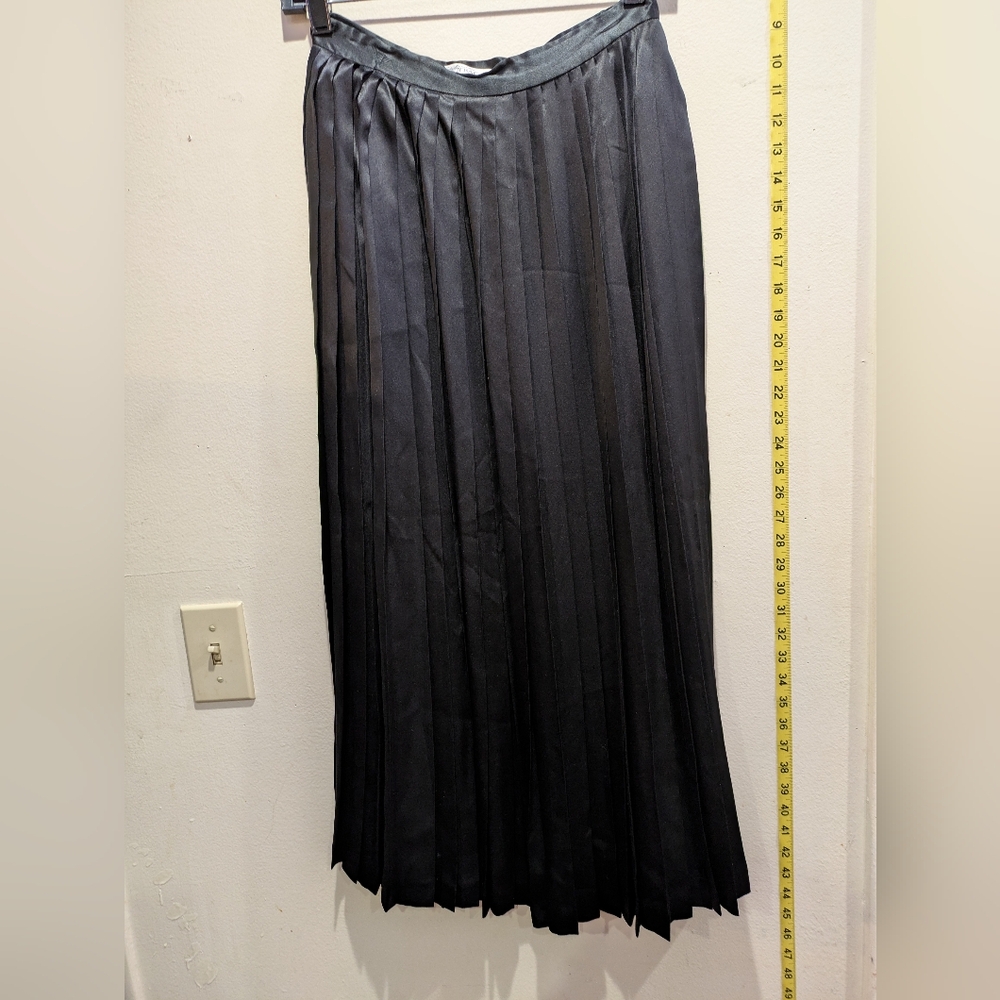 Ellen Tracy Black A-Line Pleated Skirt Size 8